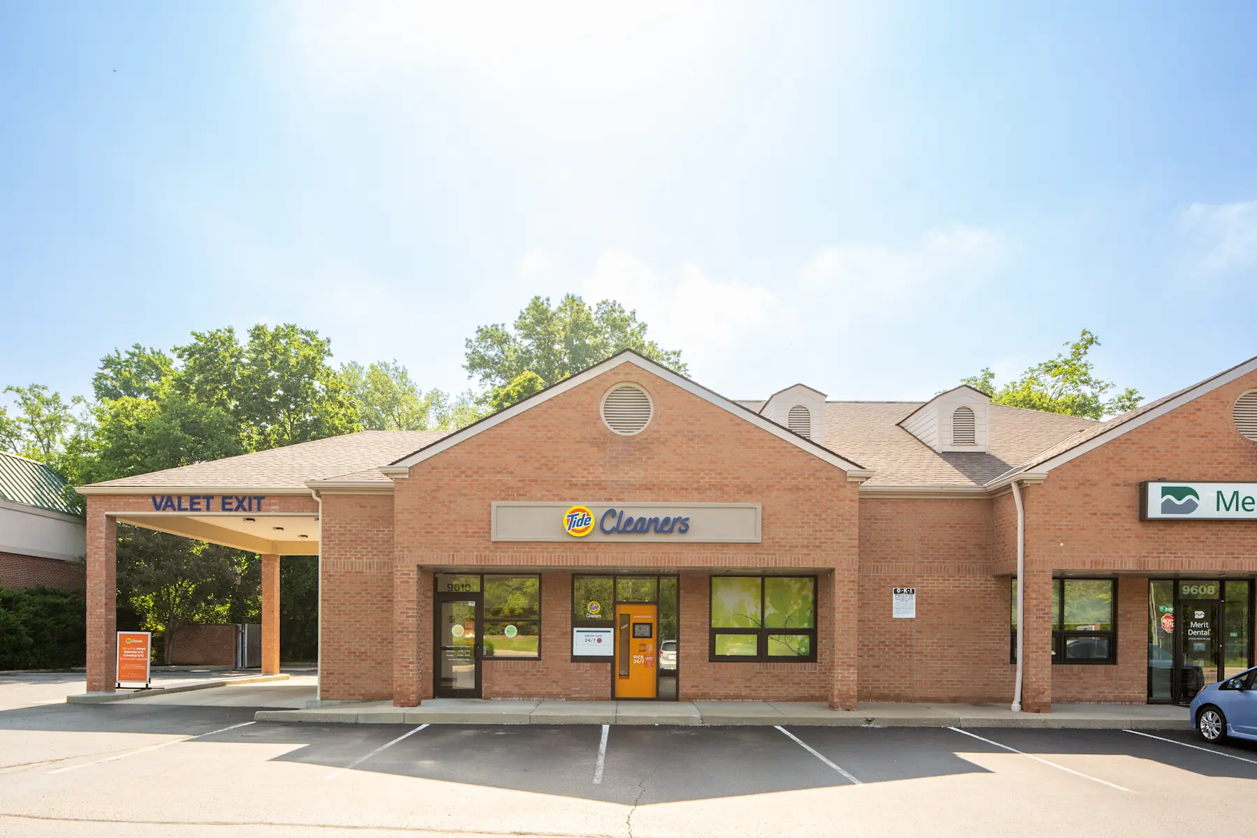 The front of Tide Cleaners Blue Ash