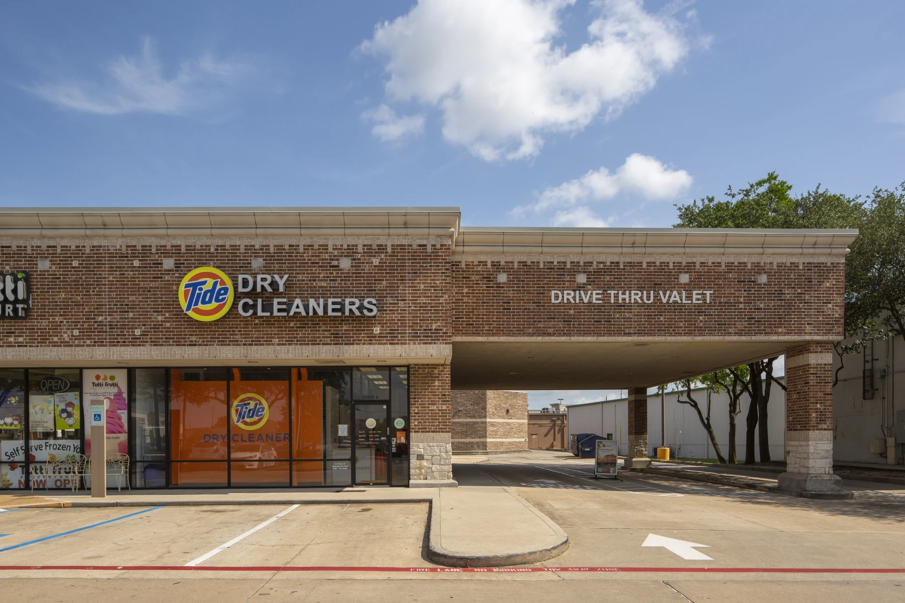 The front of Tide Cleaners Tomball