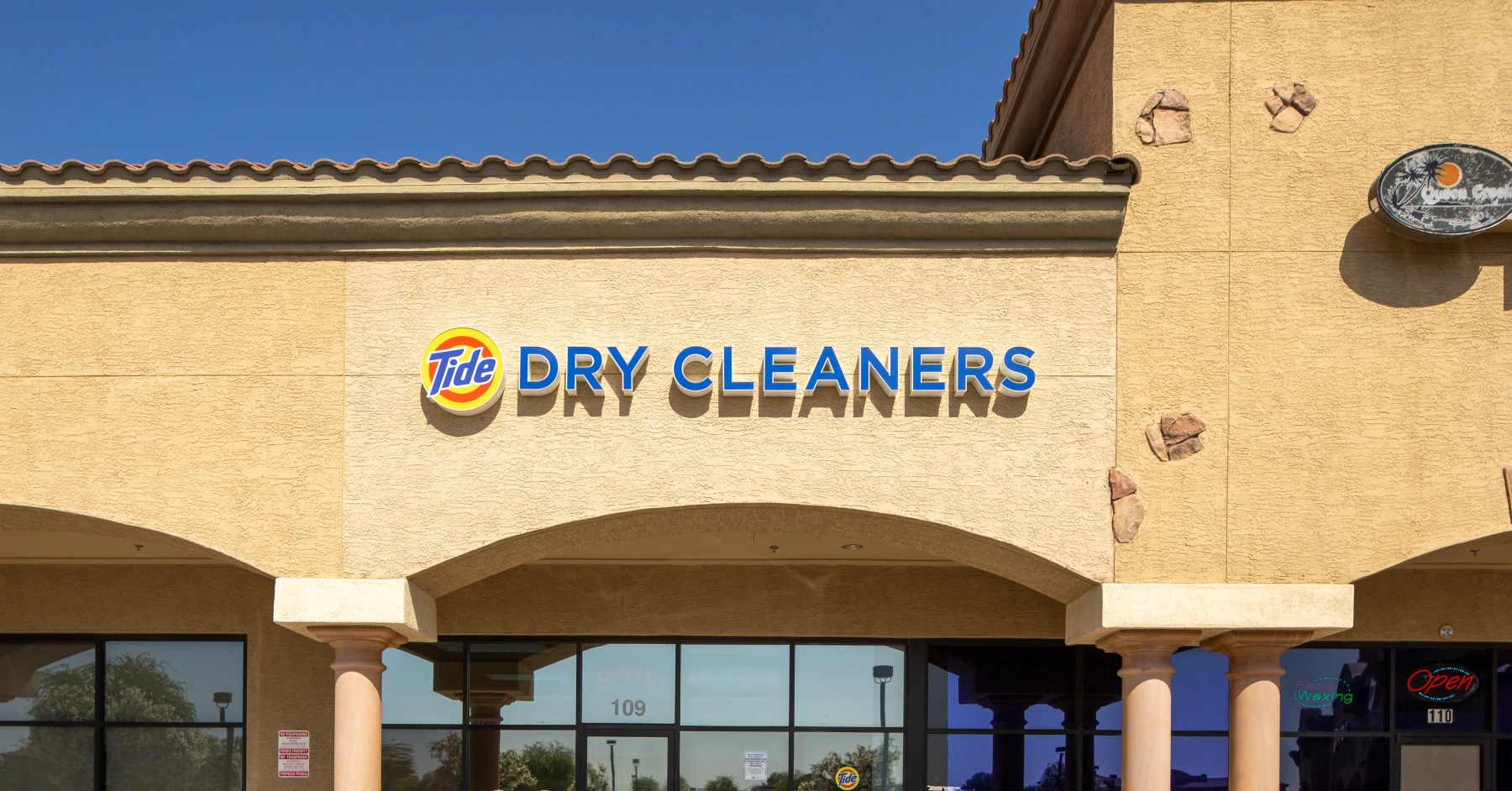 The front of Tide Cleaners Power and Queen Creek - Queen Creek