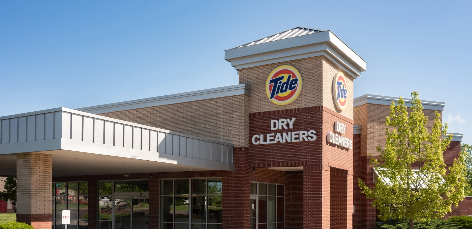 The front of Tide Cleaners Overland Park 150th