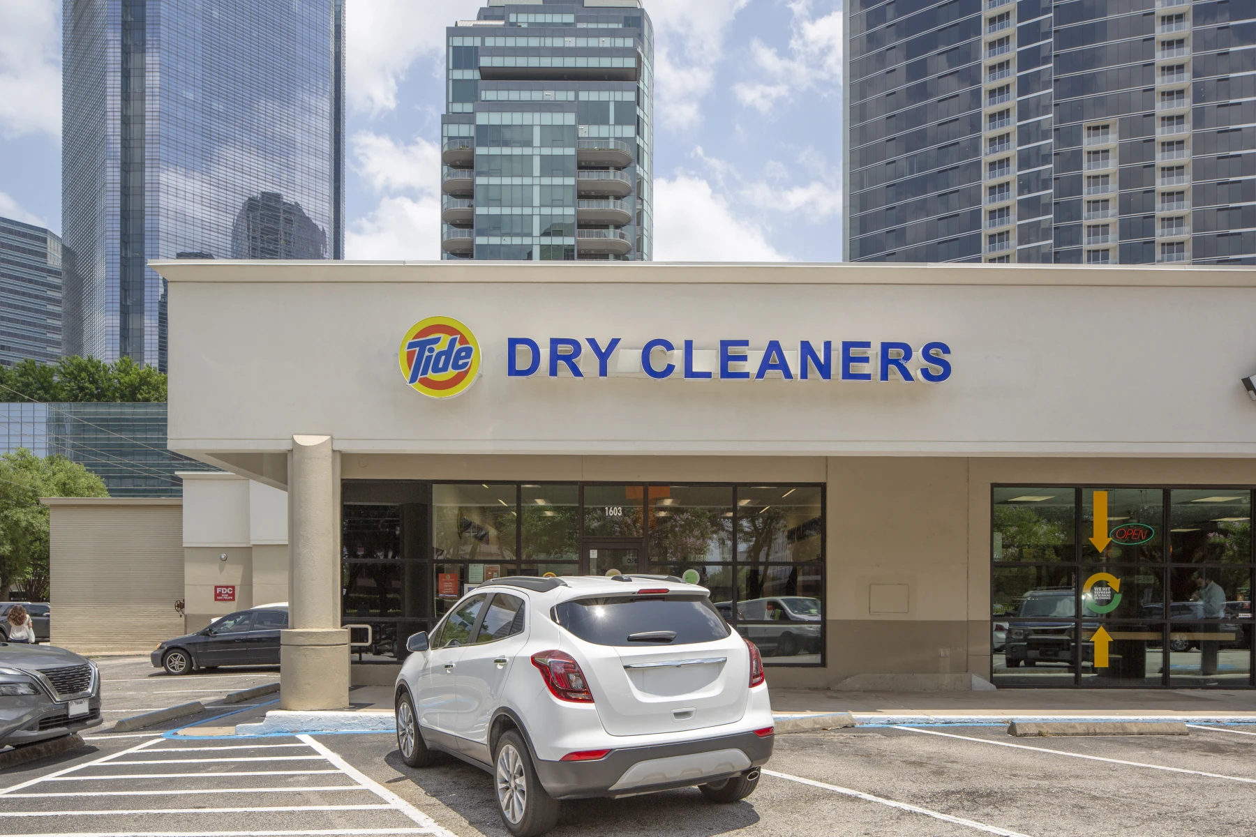 The front of Tide Cleaners South Post Oak Anytime Locker Store