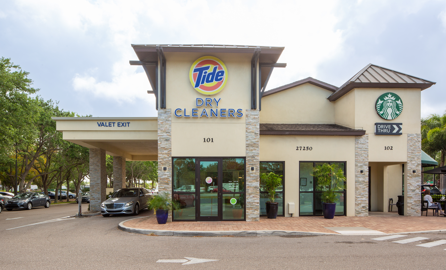 The front of Tide Cleaners Bonita Springs