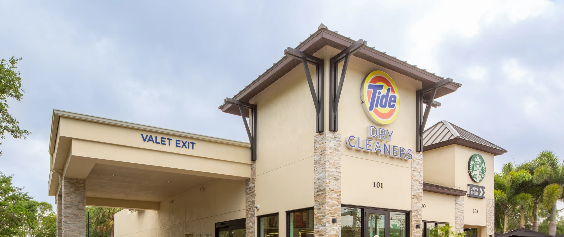 The front of Tide Cleaners Bonita Springs