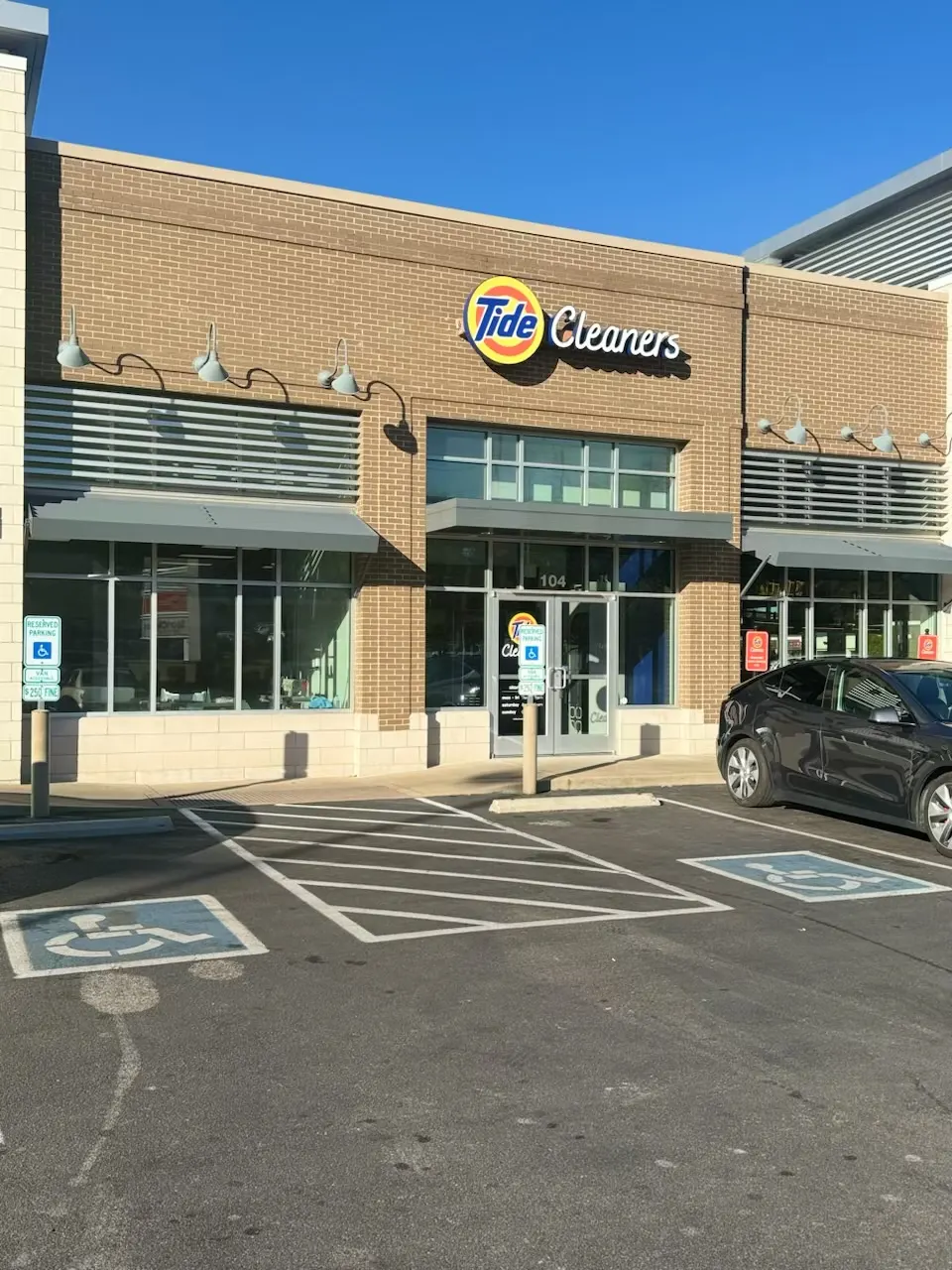 The front of Tide Cleaners White Bridge