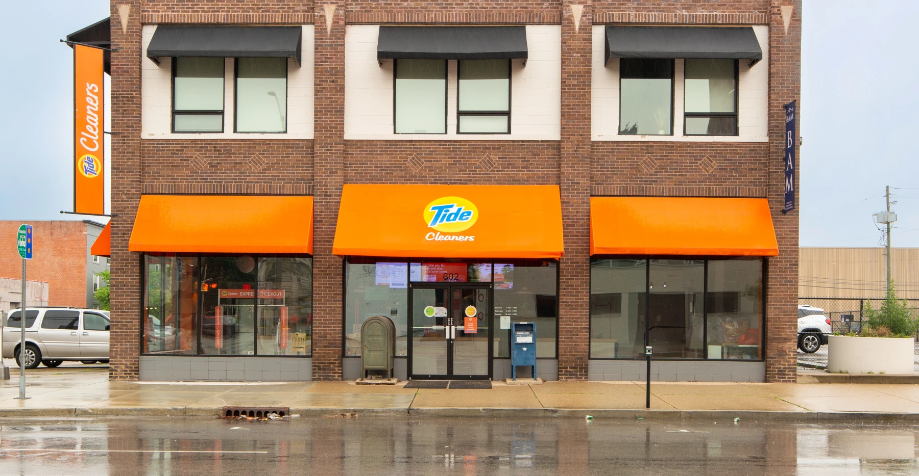 The front of Tide Cleaners Capitol