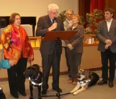 .santevet_remise_du_3eme_chien_guide_d__aveugle_parrainne_par_Santevet_Association_Valentin_Hauy_2013_2_s