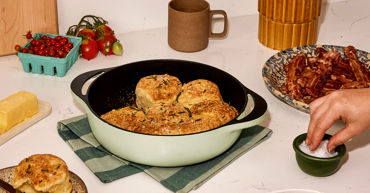 3.5 qt Enameled Cast Iron Braiser with Lid | Caraway | Caraway