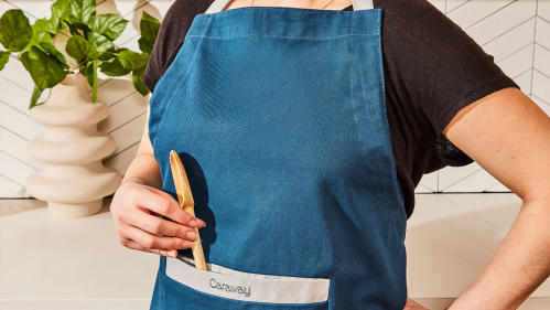 navy-apron-lifestyle