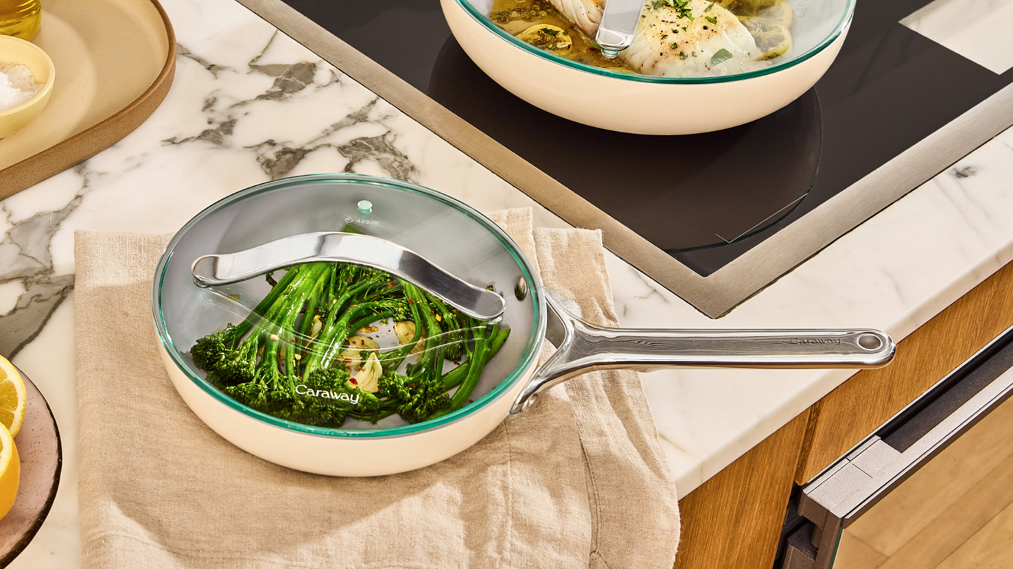 WhatsIncluded - 8 - Lifestyle Cream Mini Fry Pan