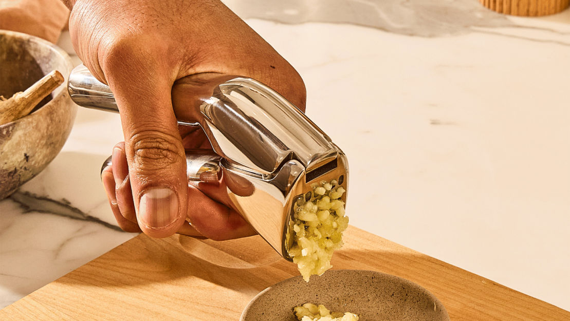Kitchen Gadgets Set - Garlic Press - Lifestyle in Use