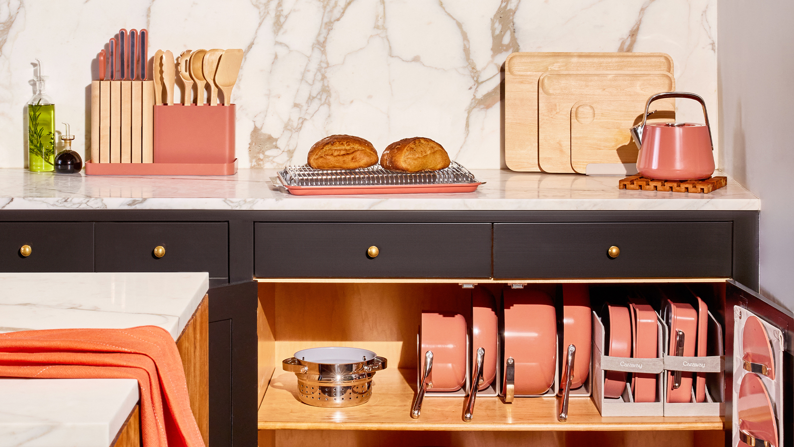 Full Family - Perracotta - Lifestyle in Storage