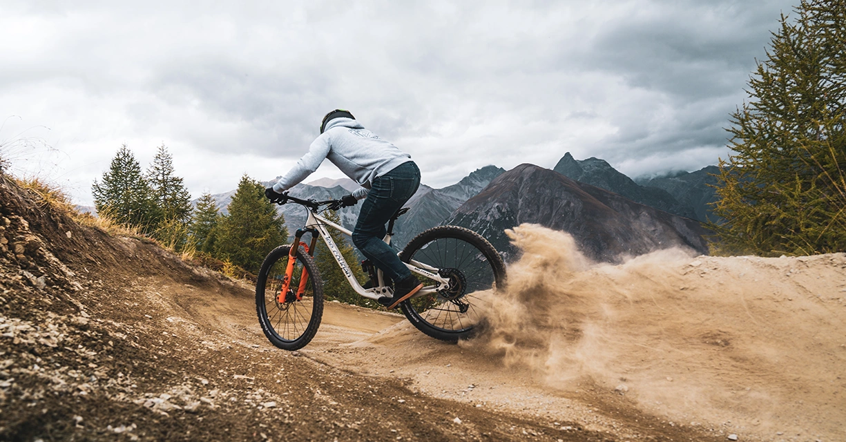 Image_Hero Banner_Category Enduro_Lee Cougan.webp