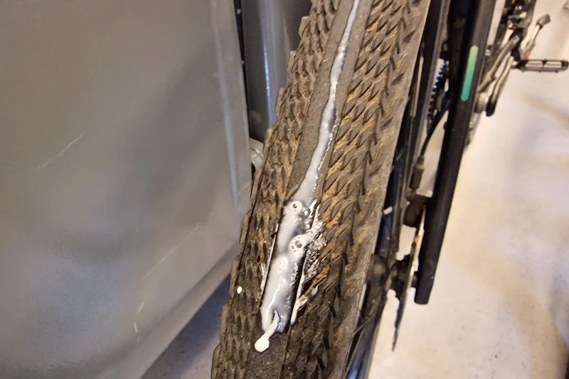 tubeless-sealant-bike-tire-leak