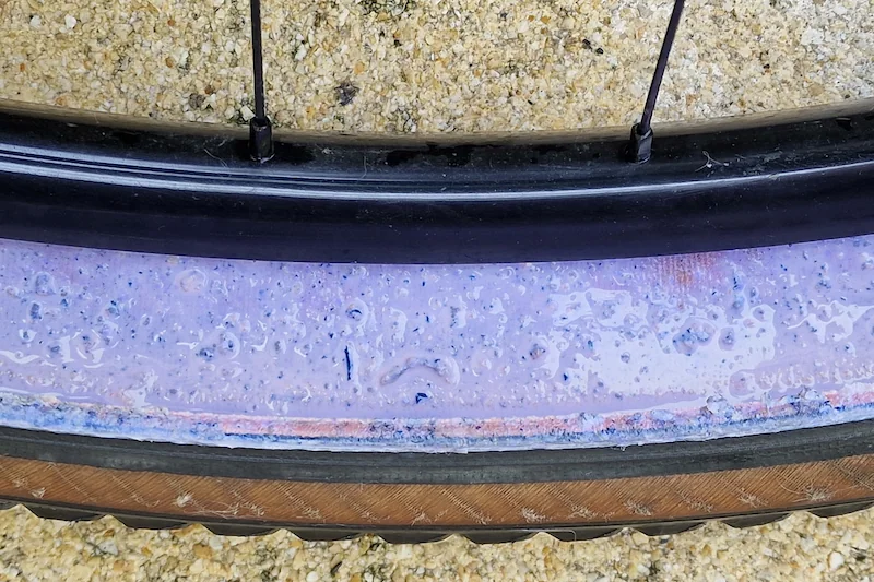 tubeless-bike-tire-sealant