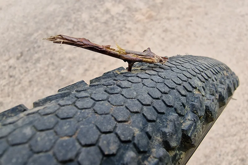 tubeless-bike-tire-puncture-stick