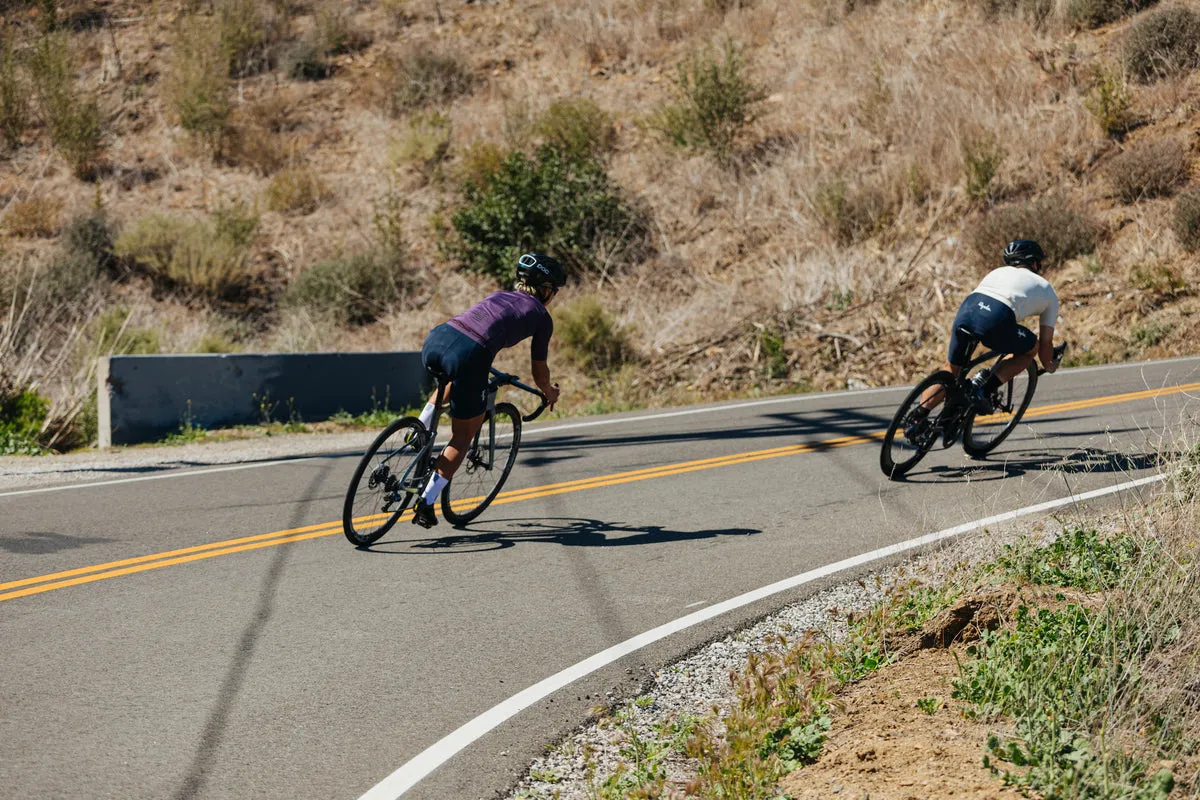 lifestyle_road_bikes_cornering.webp