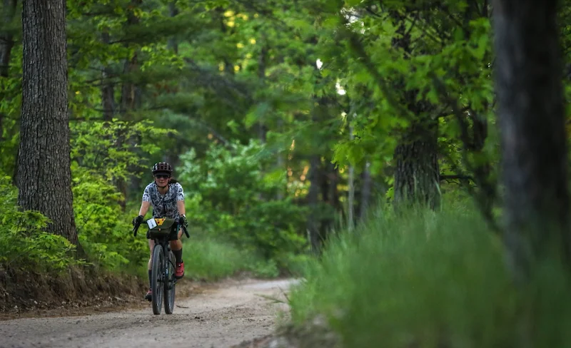 gravel-bike-woman-rider