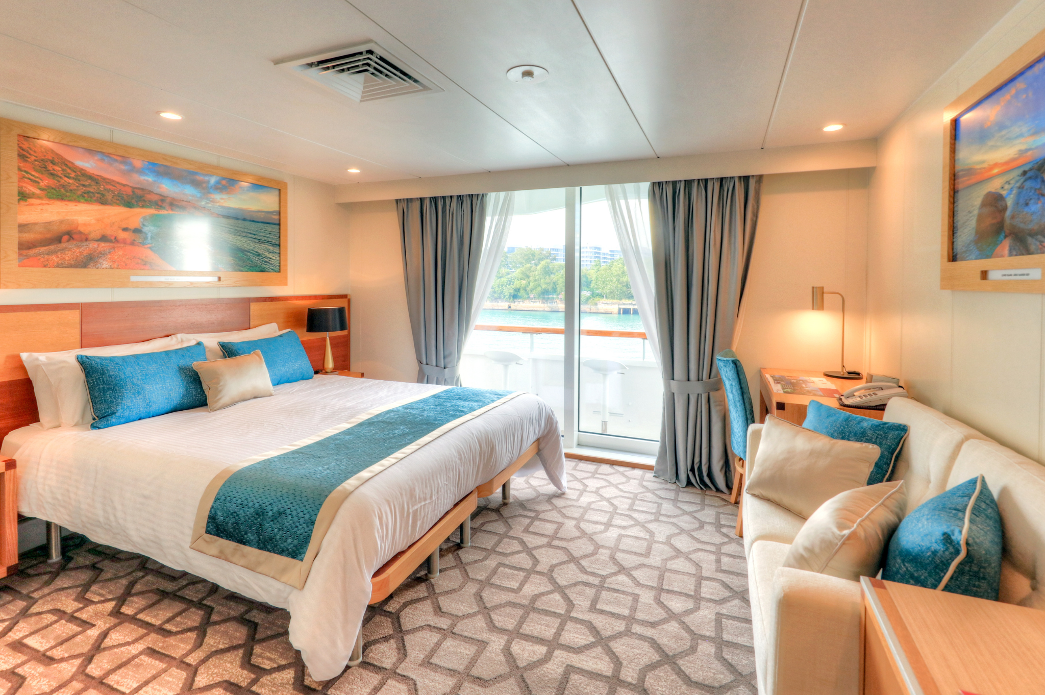 Coral Discoverer - Stateroom - Balcony Suite