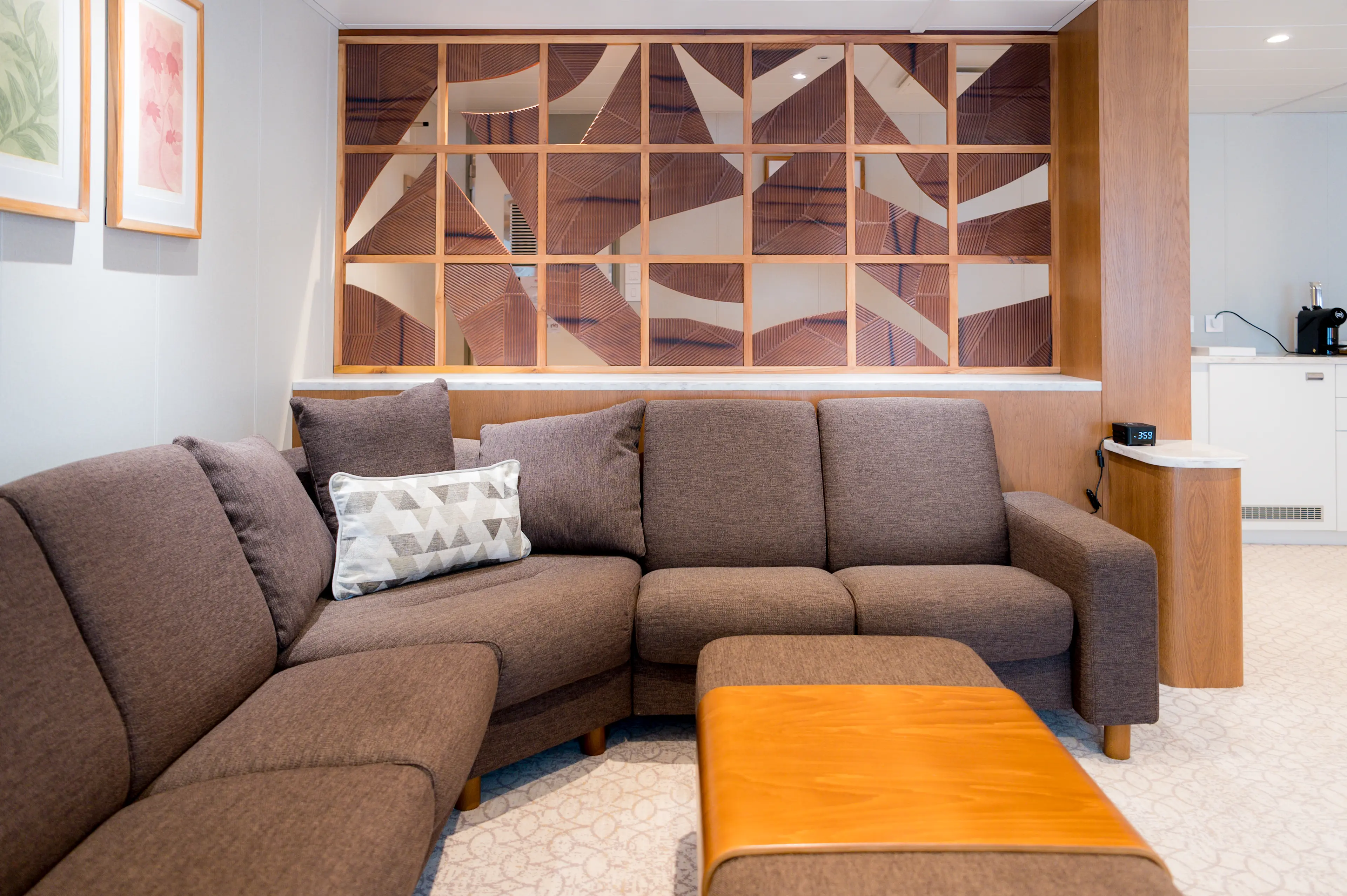 Image - Coral Adventurer - Suite - Lounge