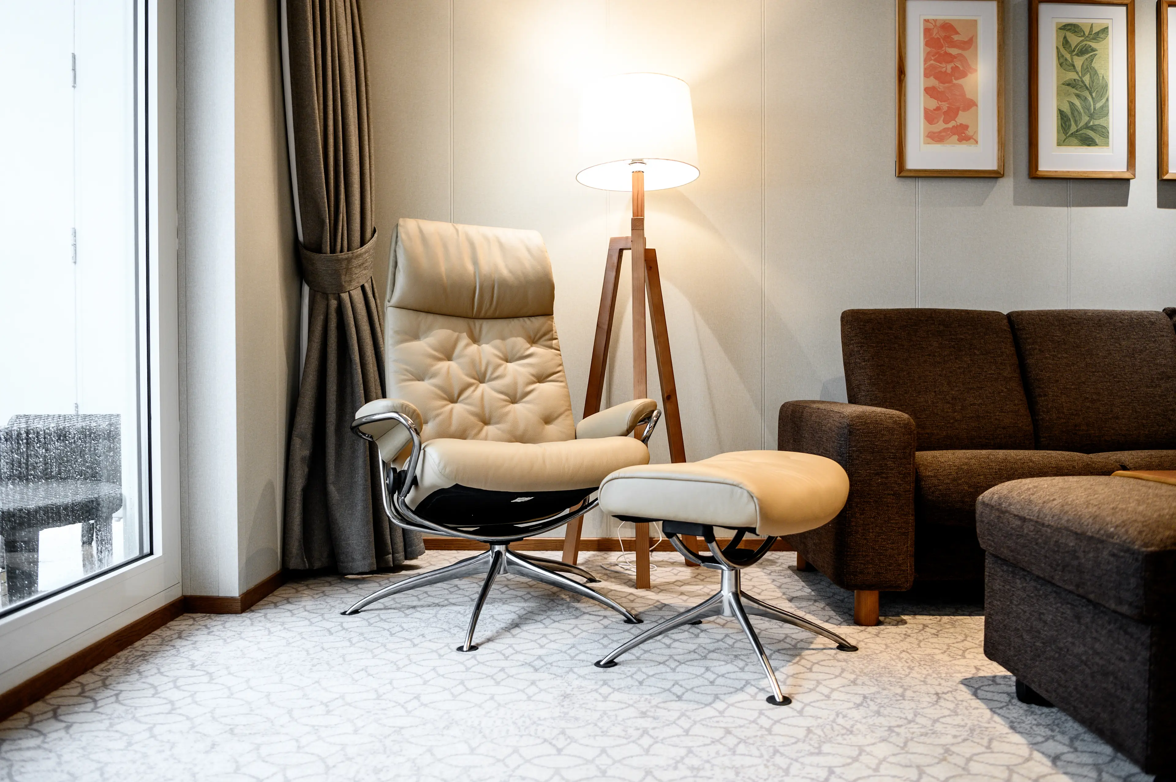 Image - Coral Adventurer - Suite -Armchair