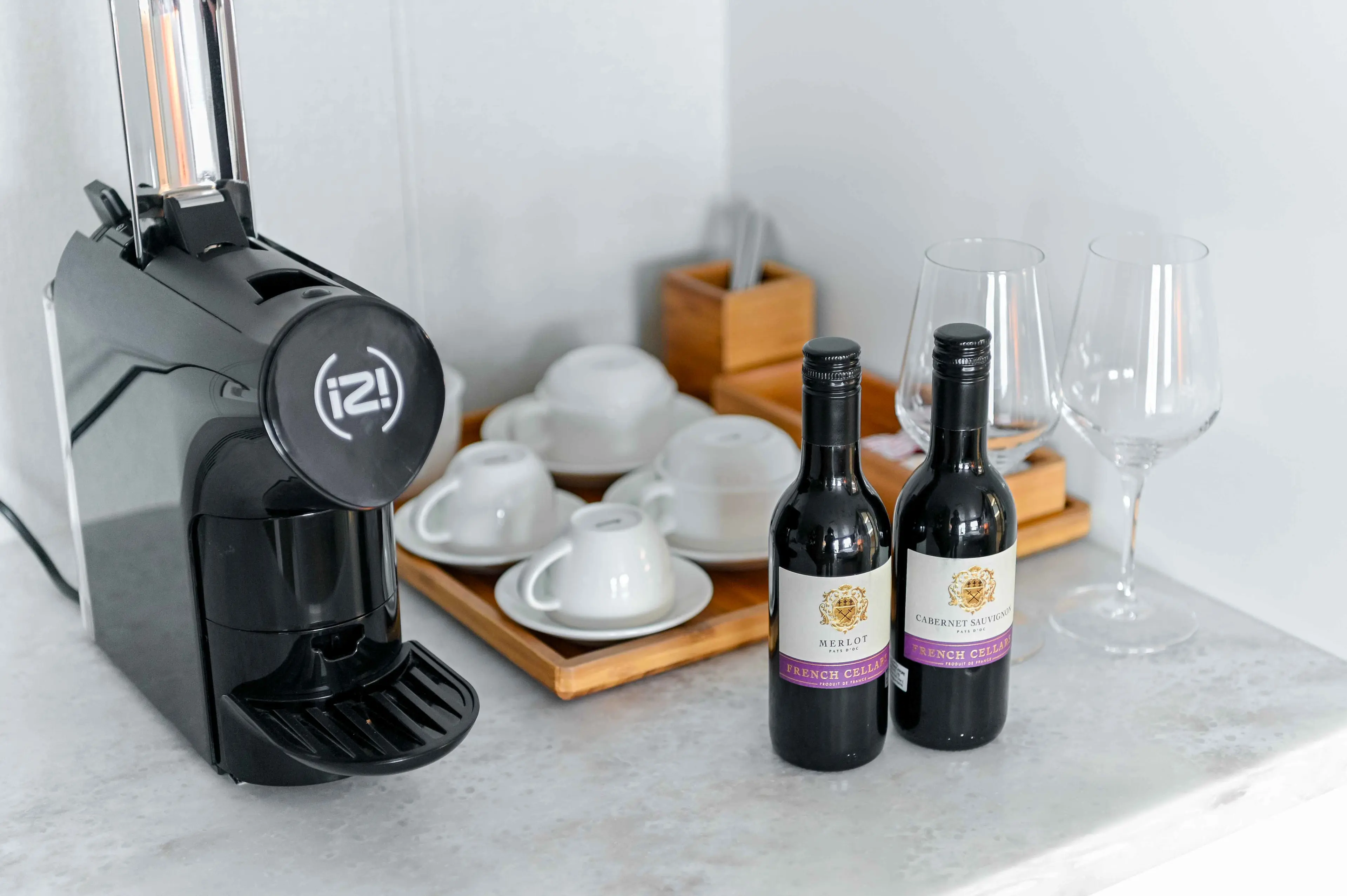 Image - Coral Adventurer - Suite - Wine and coffee station