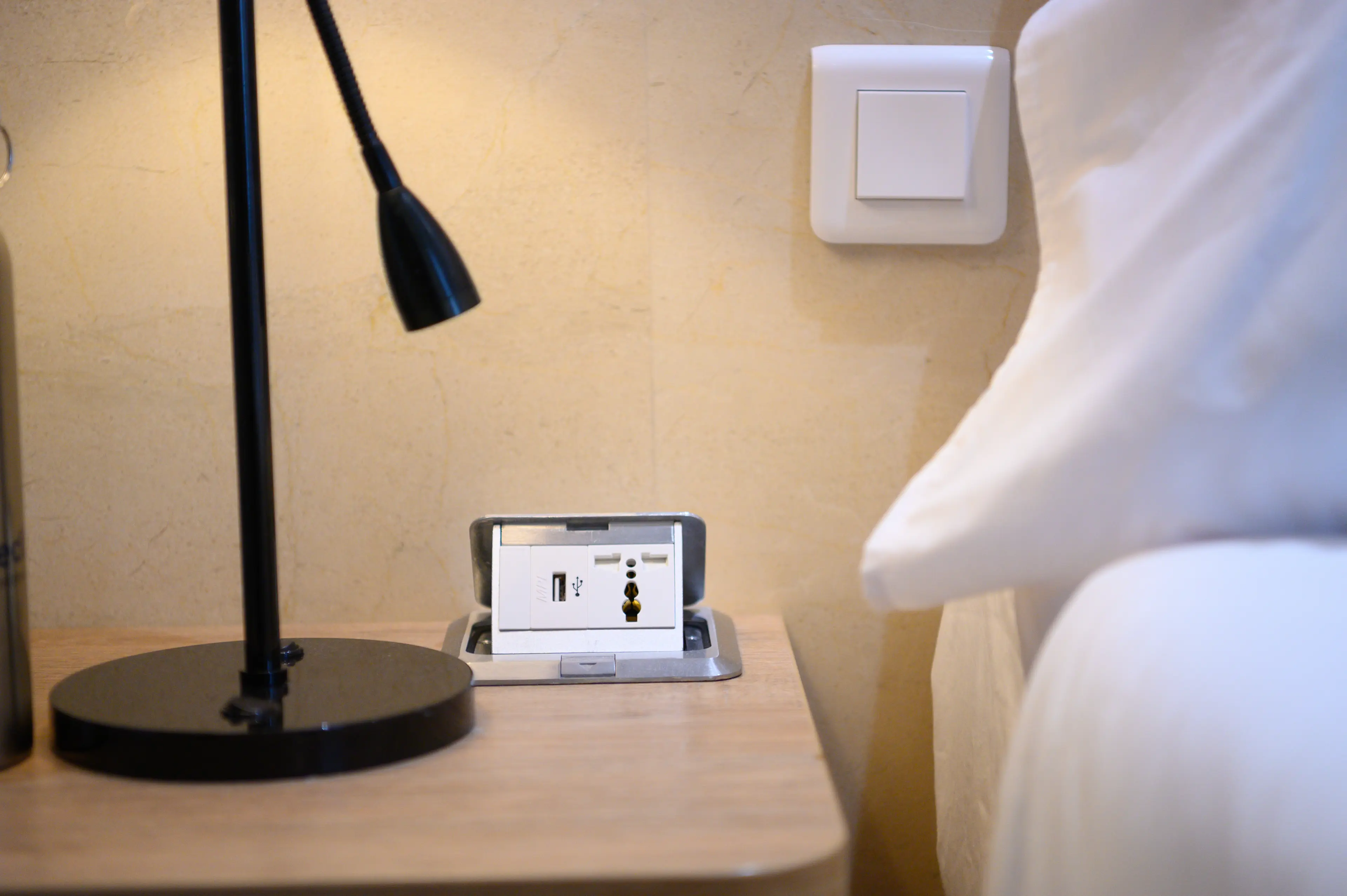 Image - Coral Adventurer - Stateroom - Bedside table adaptor