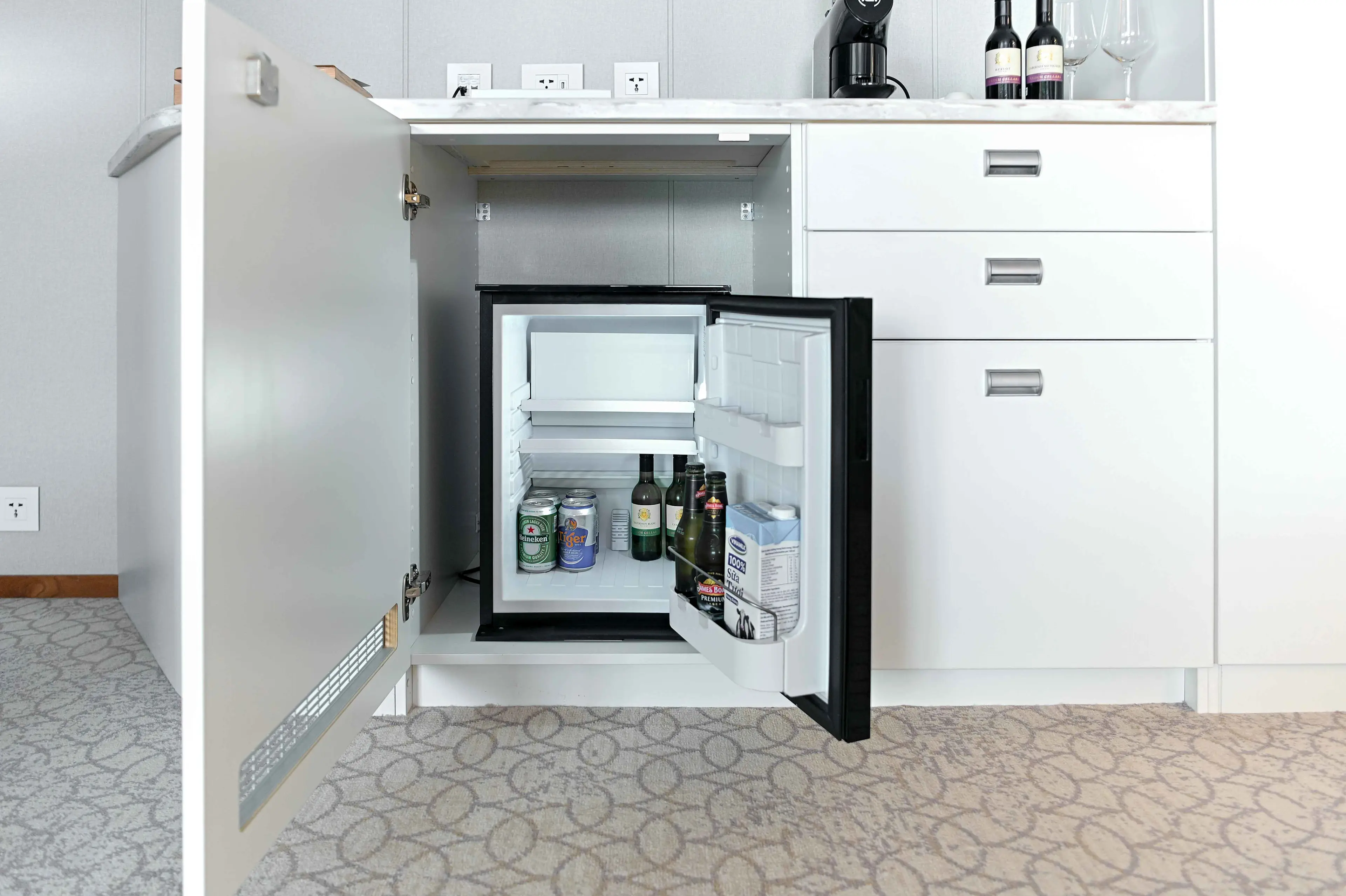 Image - Coral Adventurer - Suite - Mini bar fridge
