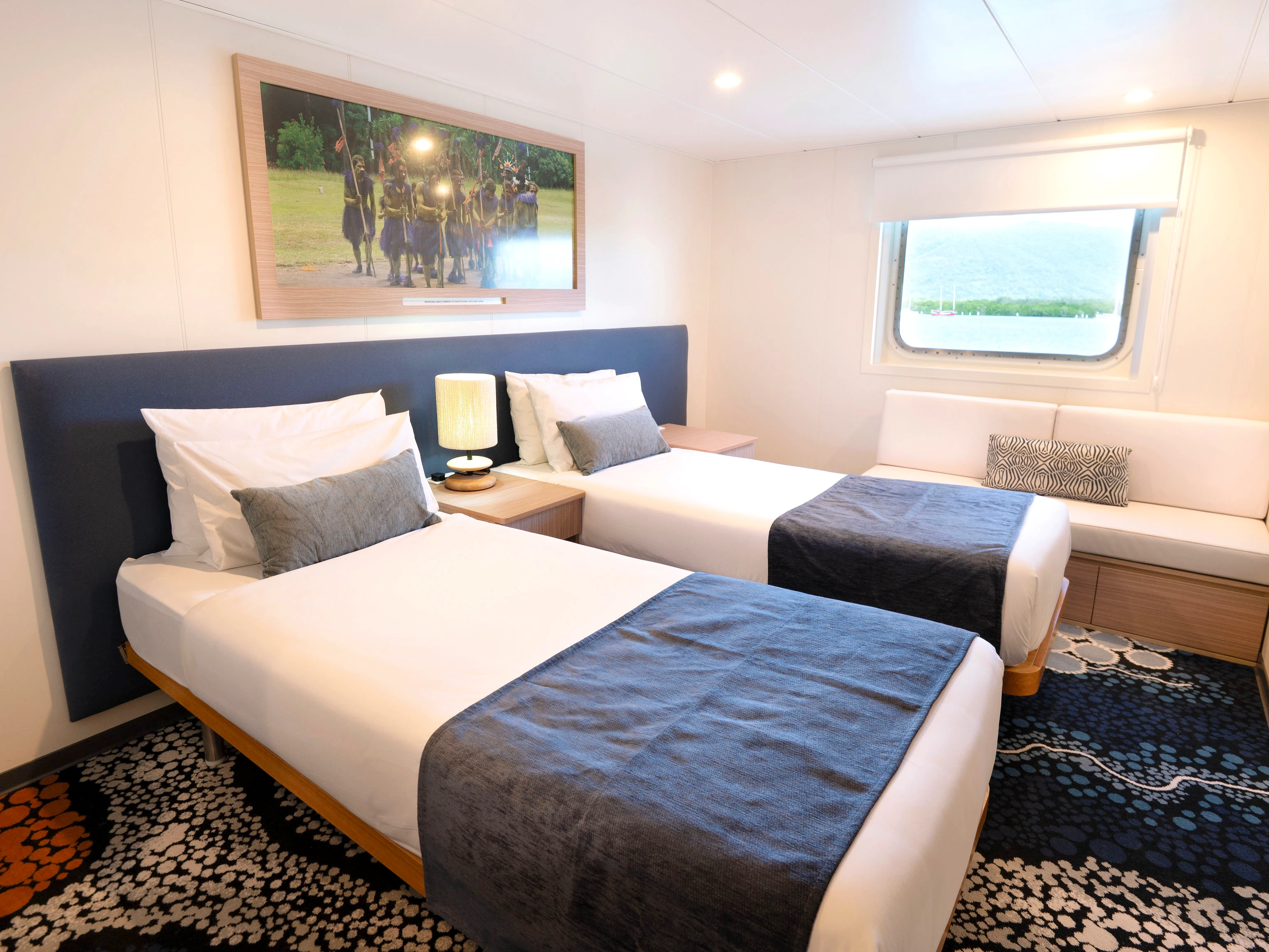 Image - Coral Discoverer - Promenade A - Hero