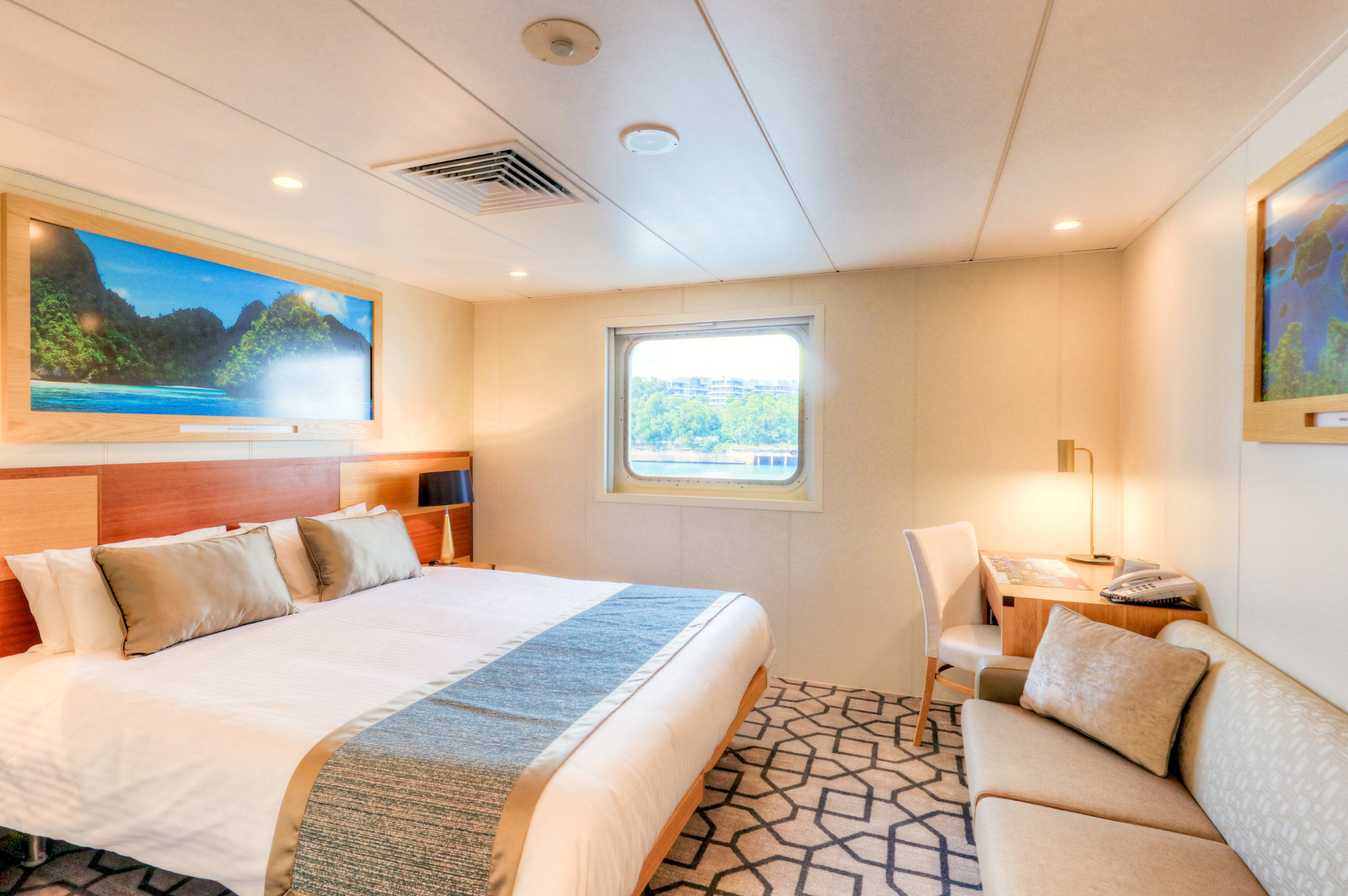 Image - Coral Discoverer - Promenade A - Hero