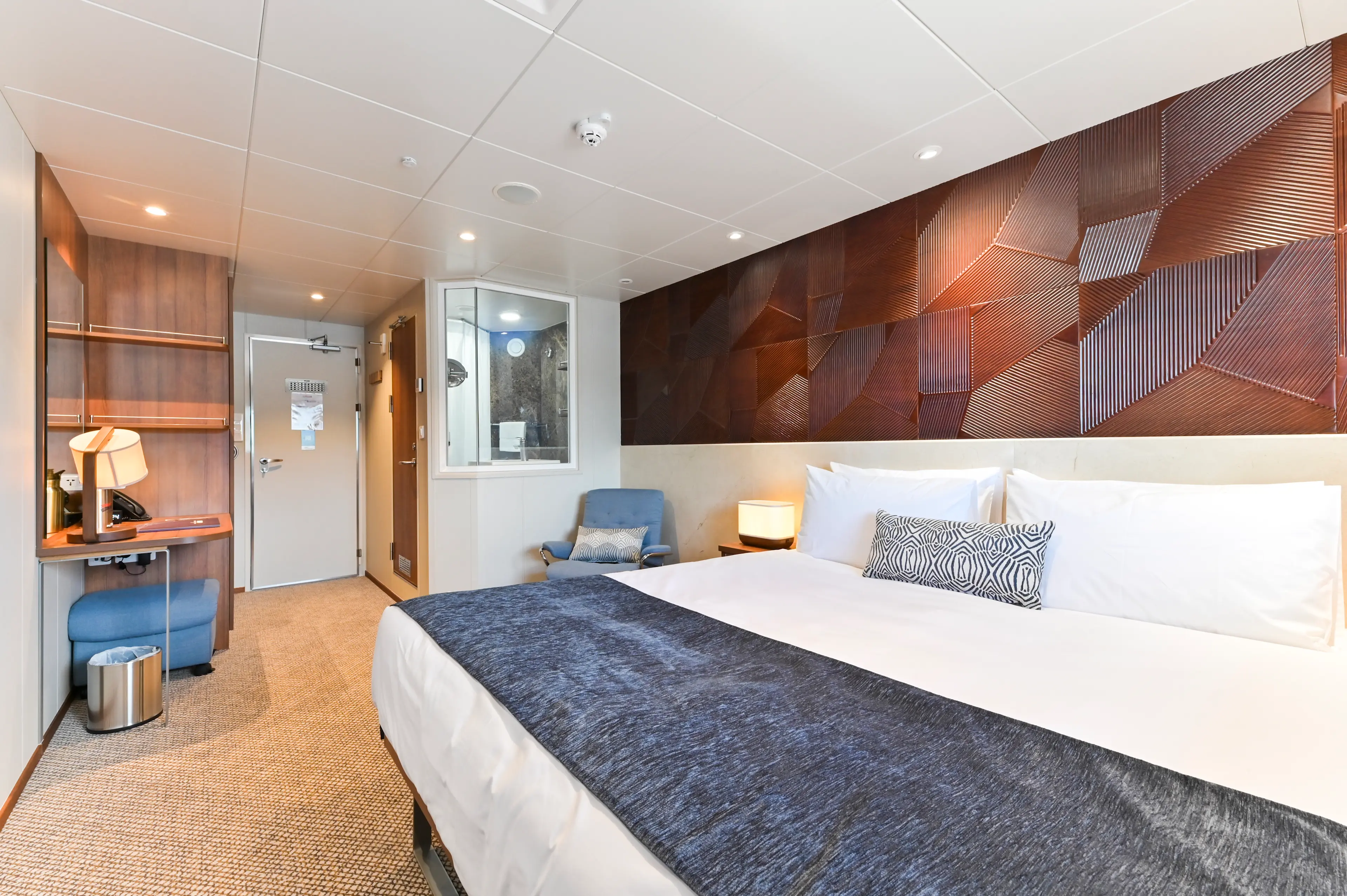 Coral Geographer - Explorer Deck - Stateroom - Interor2