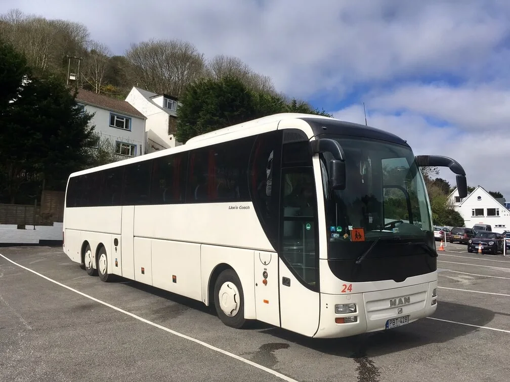 MAN R08 LIONS COACH Busz