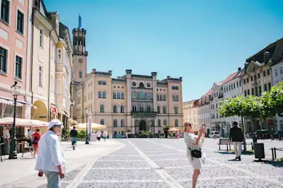 Marktplatz mit Reisegruppe Zittau | Fotoquelle: DSD/Roland Rossner