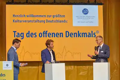 DSD-Vorstand Steffen Skudelny (r.) und Bambergs Oberbürgerneister Sebastian M. Niedermaier (M.) | Fotoquelle: DSD/Roland Rossner