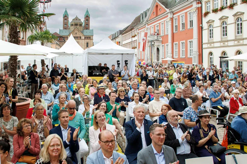 Großer Applaus beim offiziellen Auftakt für das bundesweite Kulturevent