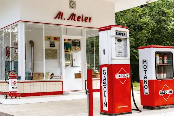 Gasolin-Tankstelle aus Brem im Freilichtmuseum Glentleiten