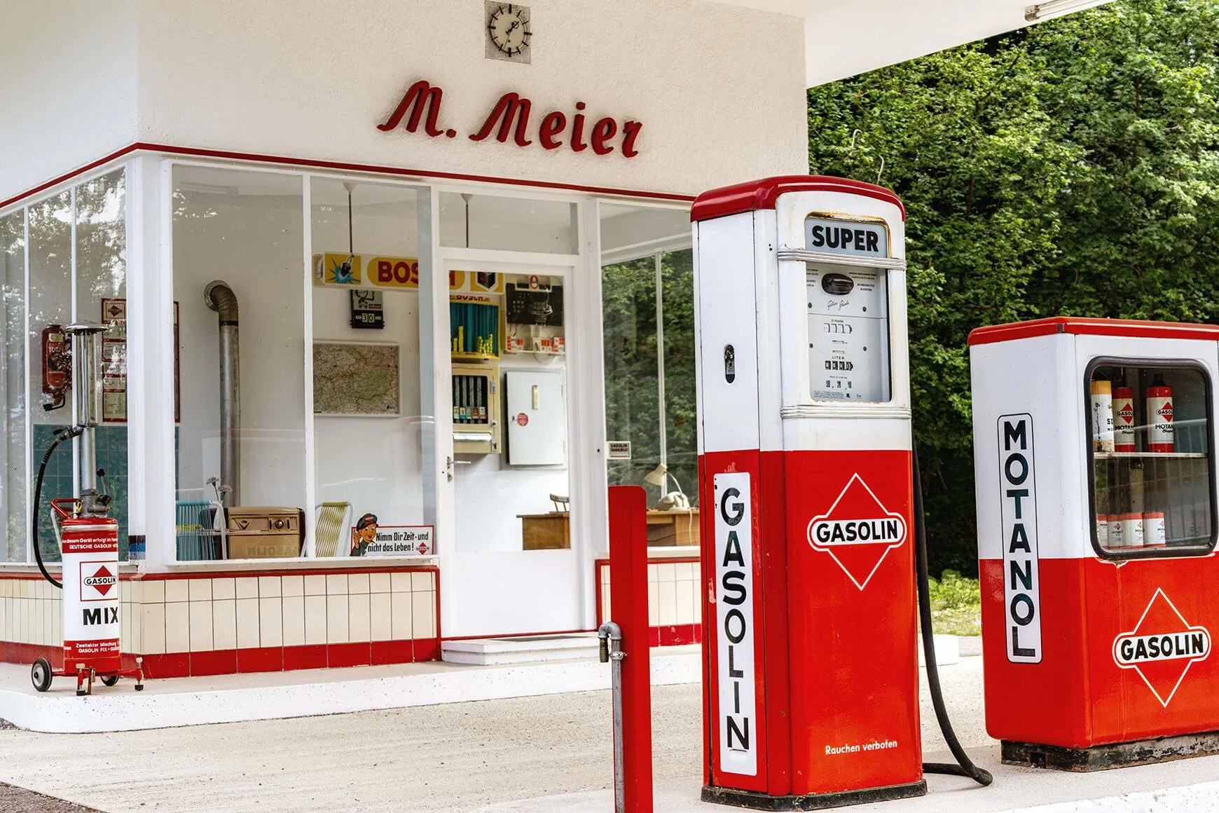 Gasolin-Tankstelle aus Brem im Freilichtmuseum Glentleiten