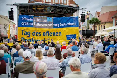 Bannerfall bei der bundesweiten Eröffnung zum Tag des offenen Denkmals 2024 | Fotoquelle: DSD/Roland Rossner