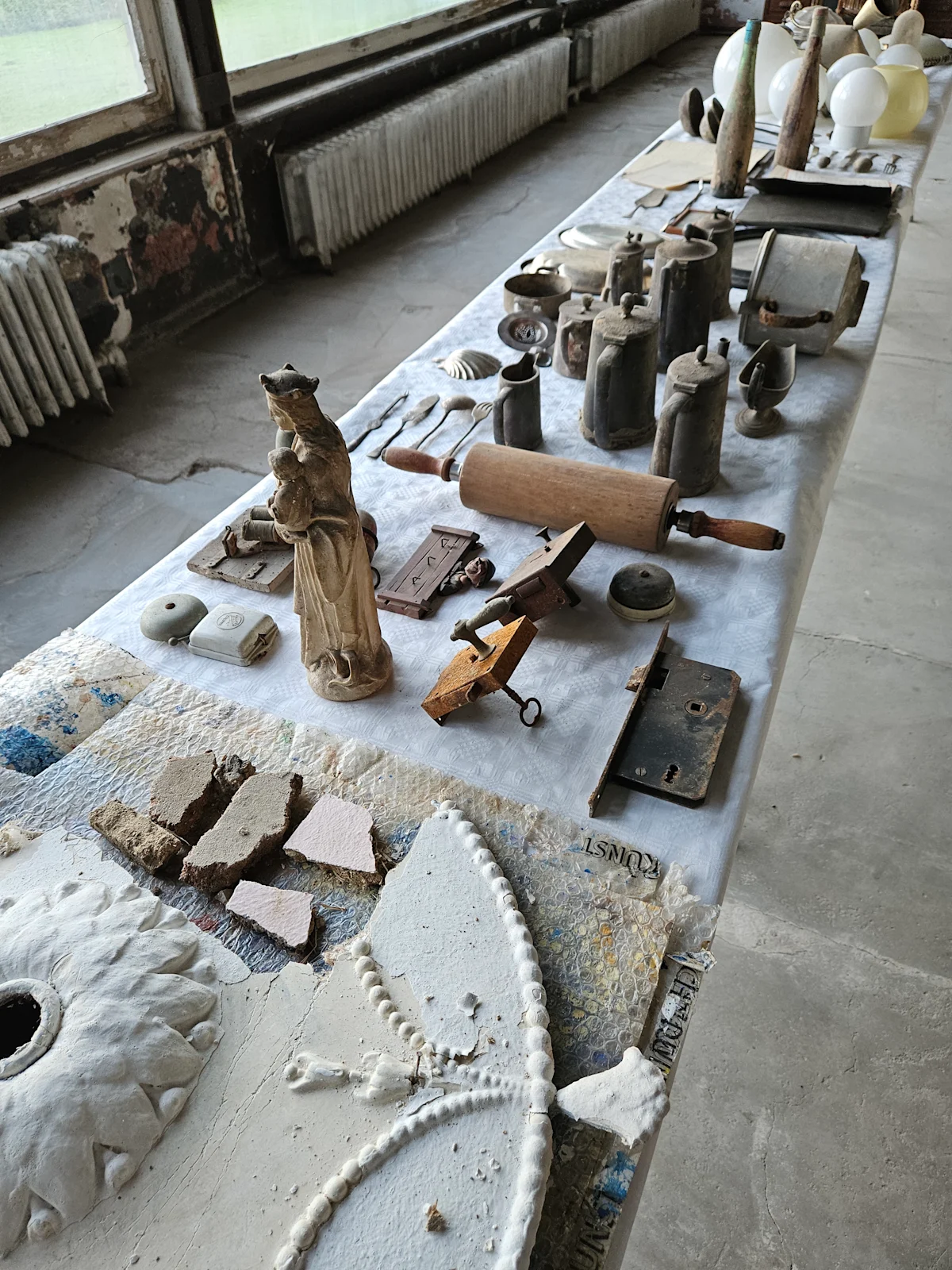 Die gefundenen Denkmalschätze aus dem ehemaligen Hotel wurden in Rolandseck präsentiert.