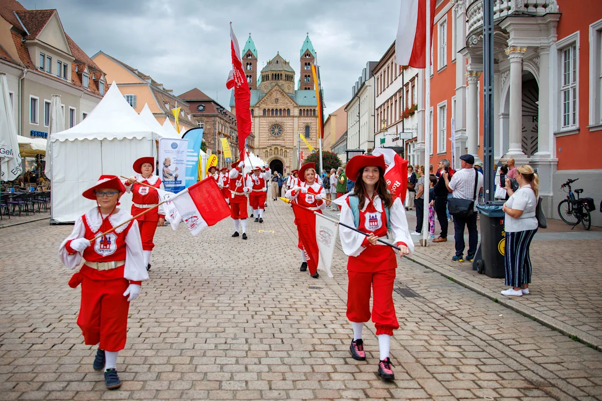 Feierlicher Einzug des Fanfarenzuges der Spielvereinigung Rot-Weiss Speyer e.V. 