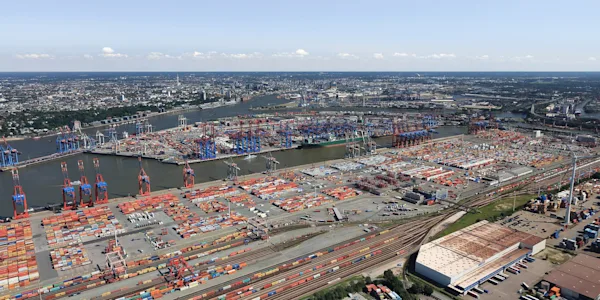 Öffentliche Testnachricht mit verlinkter öffentlicher kaufmännischer Nachricht