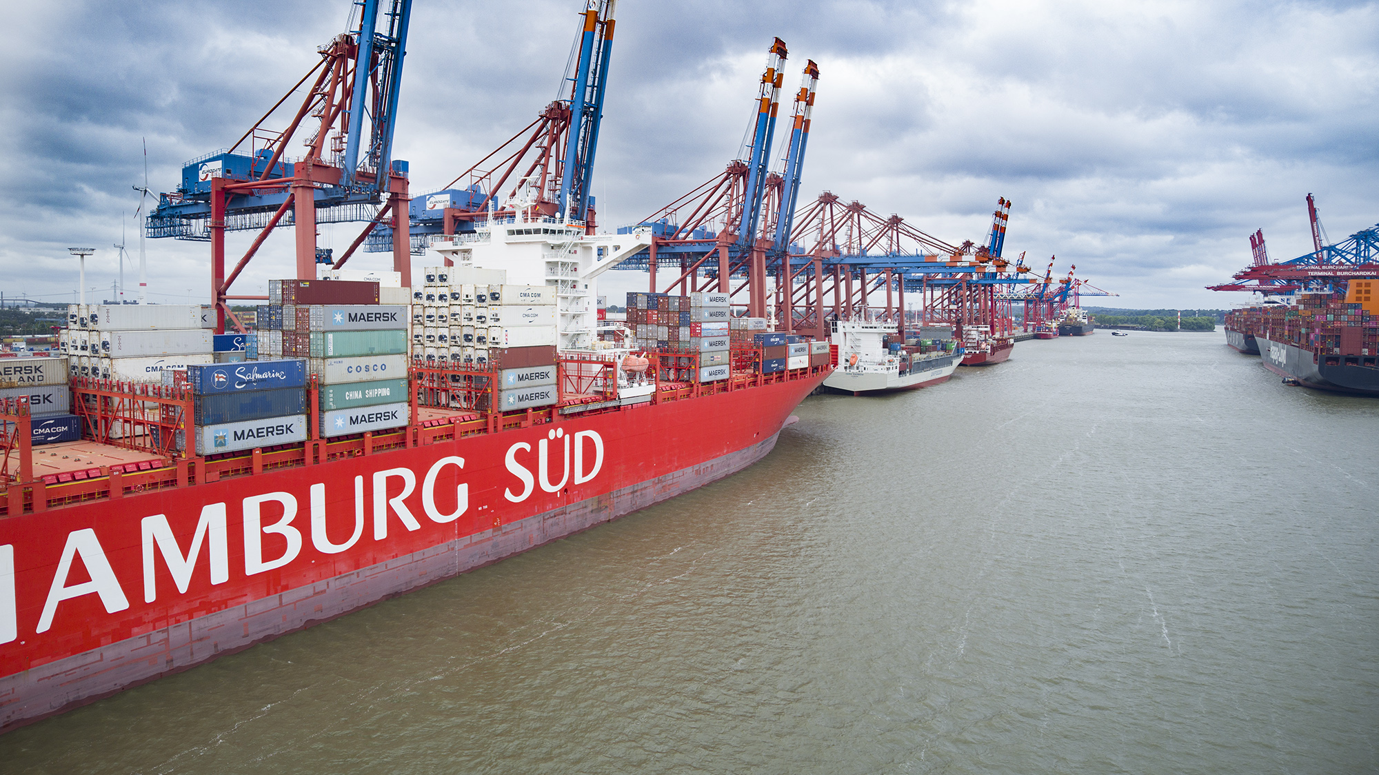 Hamburg Süd Schiff vor Eurogate Terminal