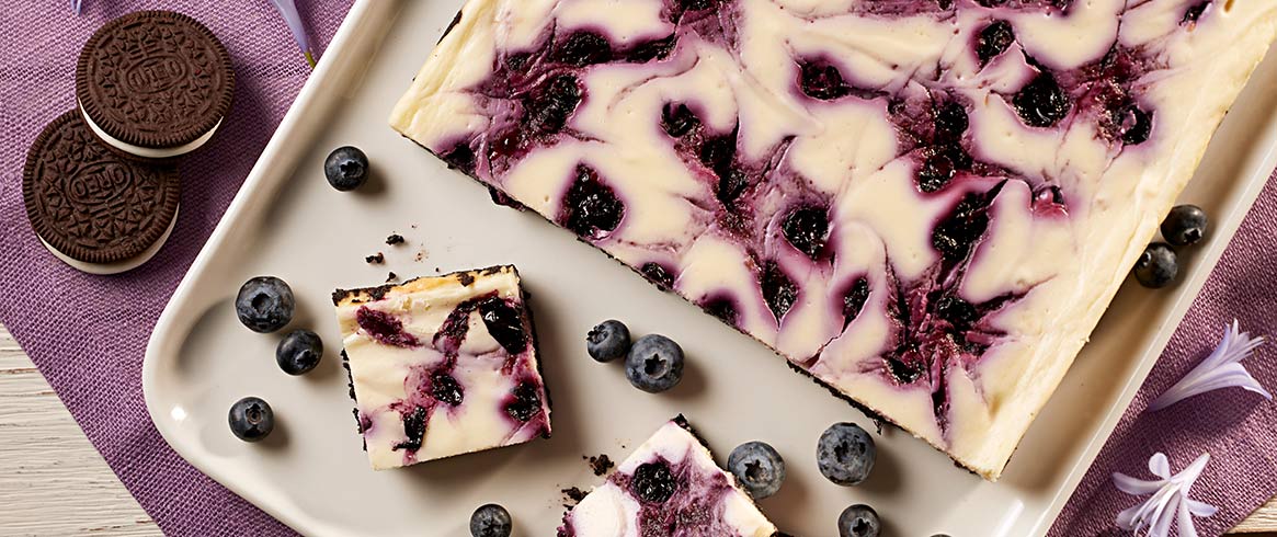 Barres de gâteau au fromage au tourbillon de bleuets OREO