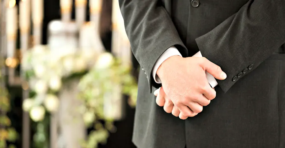 Obřadník na pohřbu