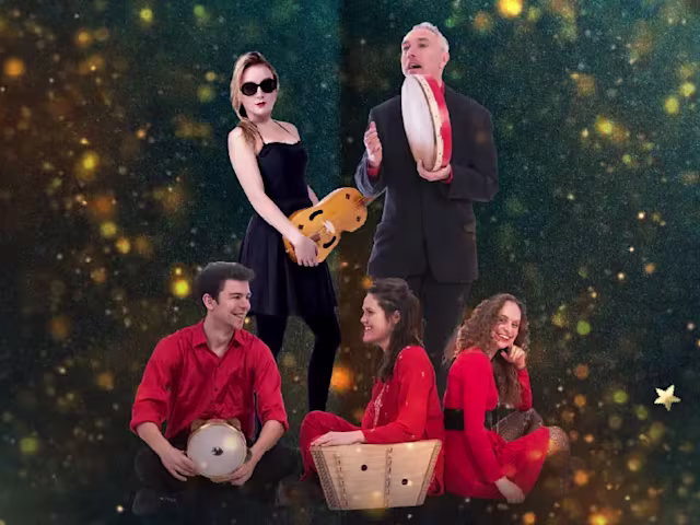Here we come a'carolling Here we come a'carolling