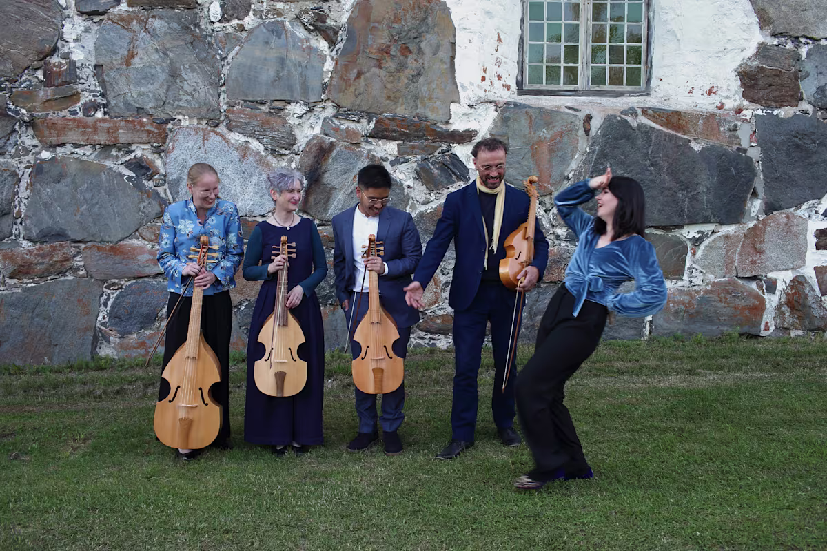 From L to R: The Linarol Consort of Viols (Alison Kinder, Claire Horacek, Timothy Lin & David Hatcher) with Héloïse Bernard | photo by Markku Mäkinen From L to R: The Linarol Consort of Viols (Alison Kinder, Claire Horacek, Timothy Lin & David Hatcher) with Héloïse Bernard | photo by Markku Mäkinen