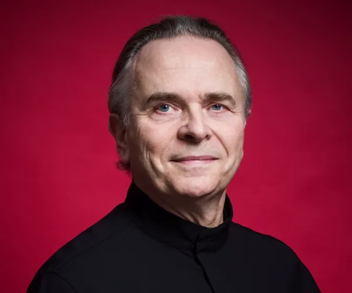 Elder Conducts Weber’s ‘Oberon’ Elder Conducts Weber’s ‘Oberon’