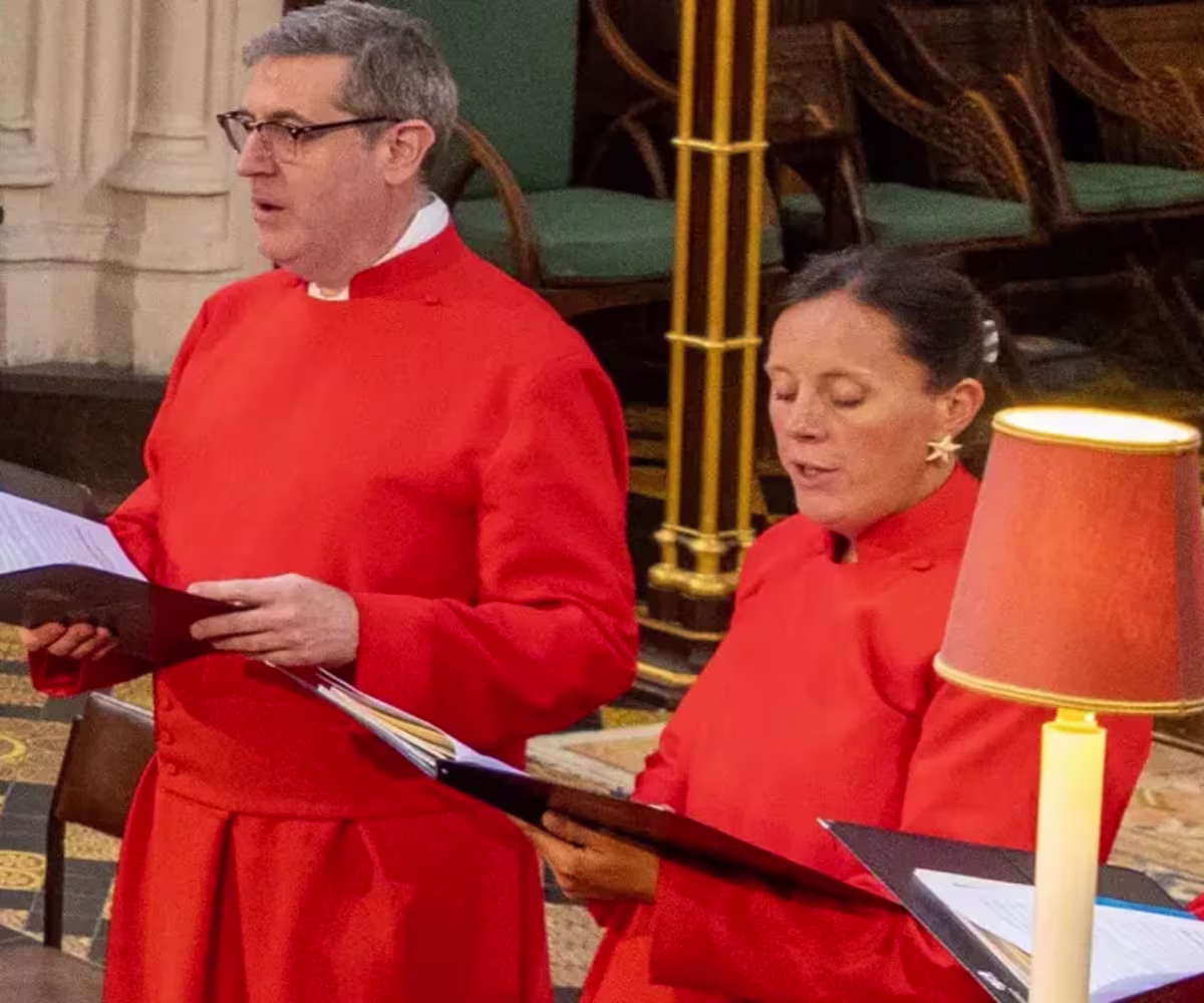 A celebration of Orlando Gibbons: 400th anniversary concert a male and a female chorister sing from music in westminster abbey