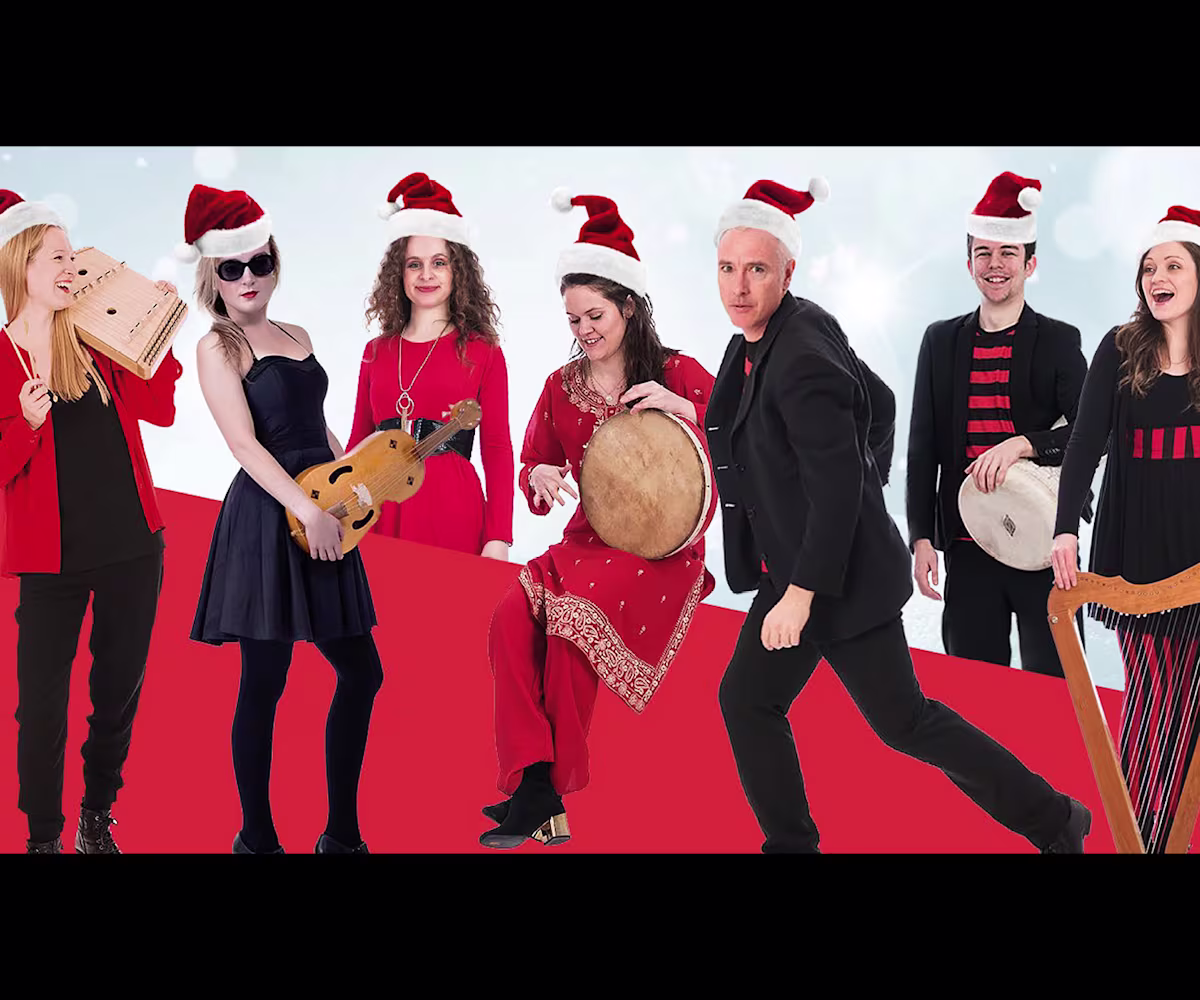Here we Come a-Carolling! Here we Come a-Carolling!