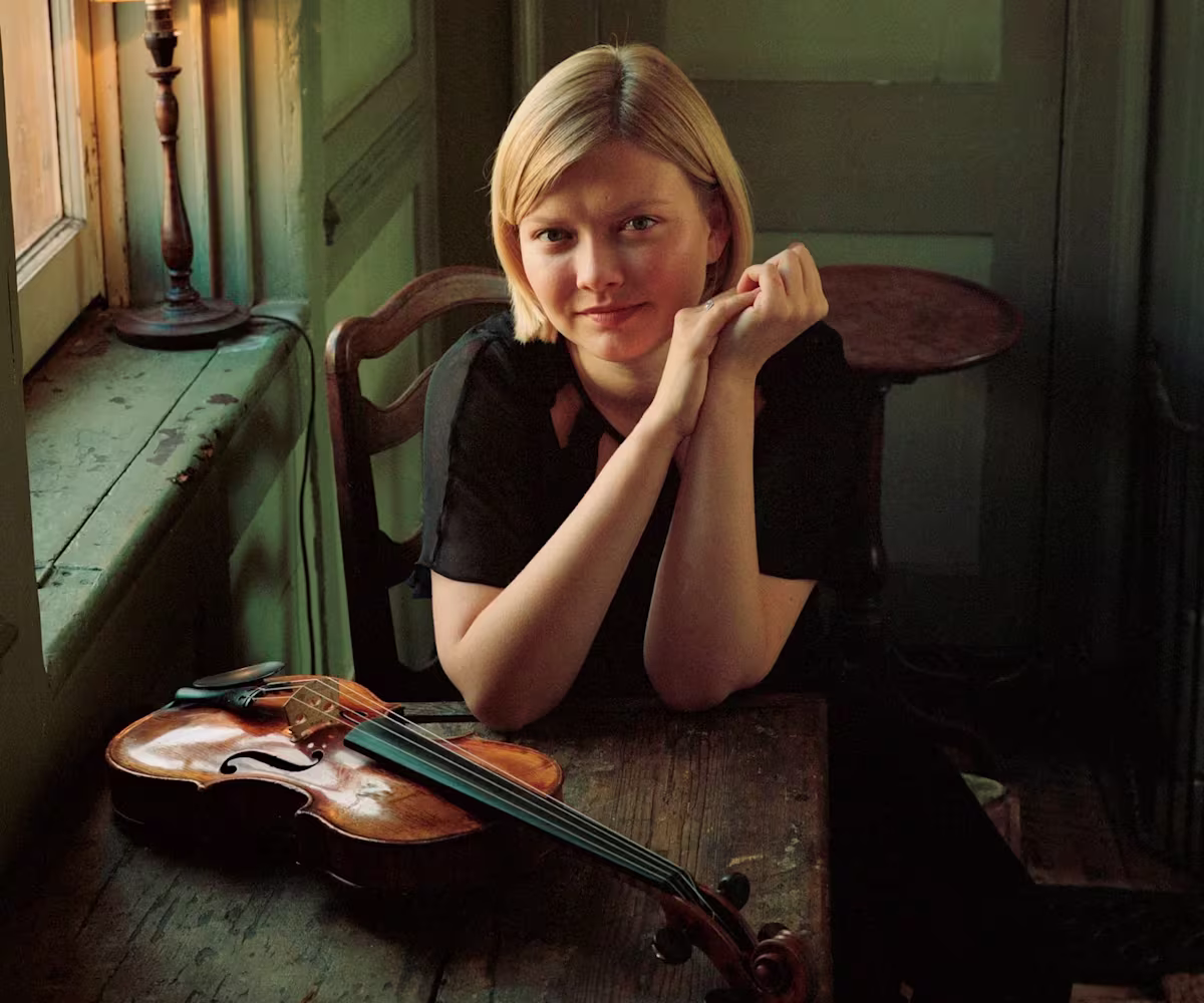 Alina Ibragimova plays Beethoven Alina Ibragimova plays Beethoven