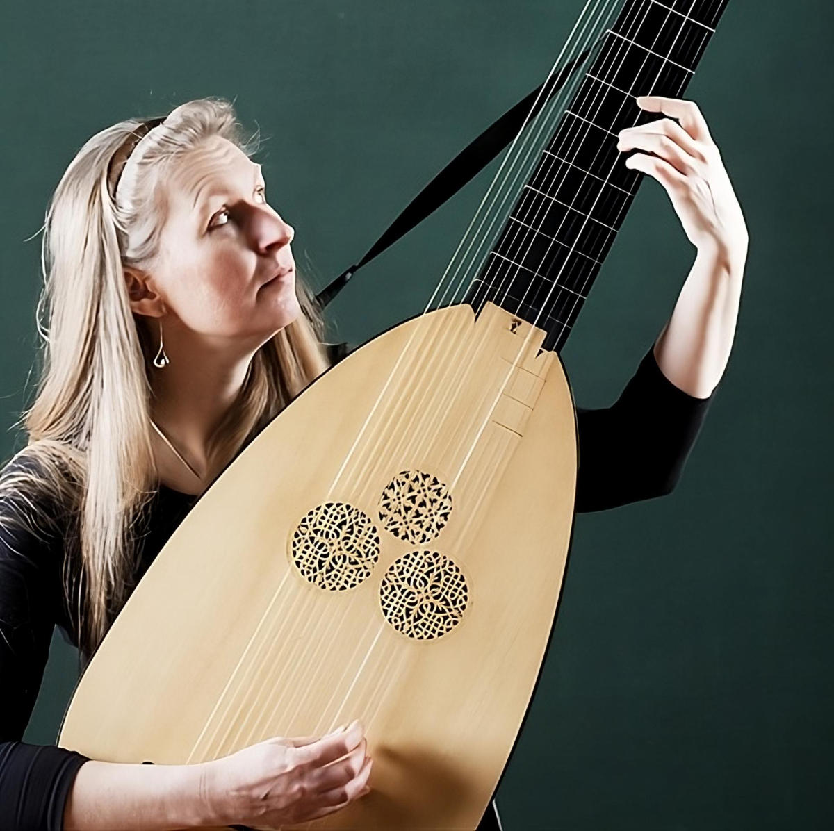 In conversation: Lynda Sayce - Continuo Connect meets leading lutenist and theorbo champion, Lynda Sayce